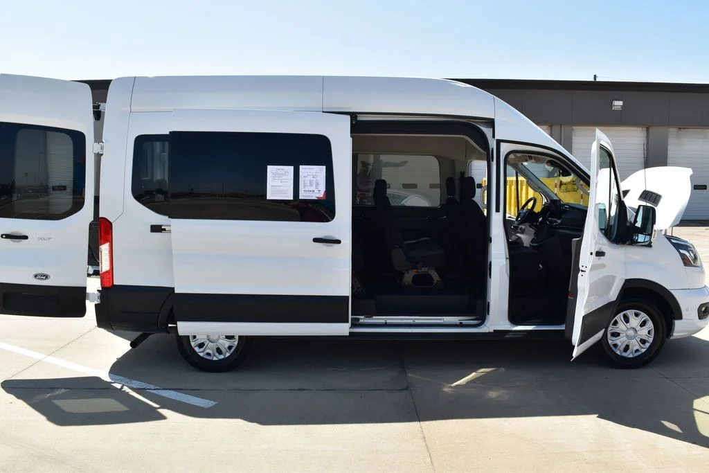 Used 2023 Oxford White Ford XLT image 36
