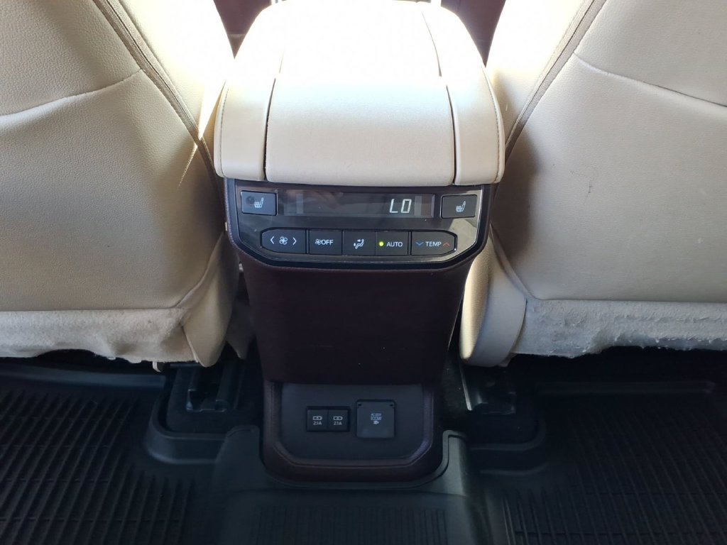 Used 2020 Blizzard Pearl Toyota Platinum image 6