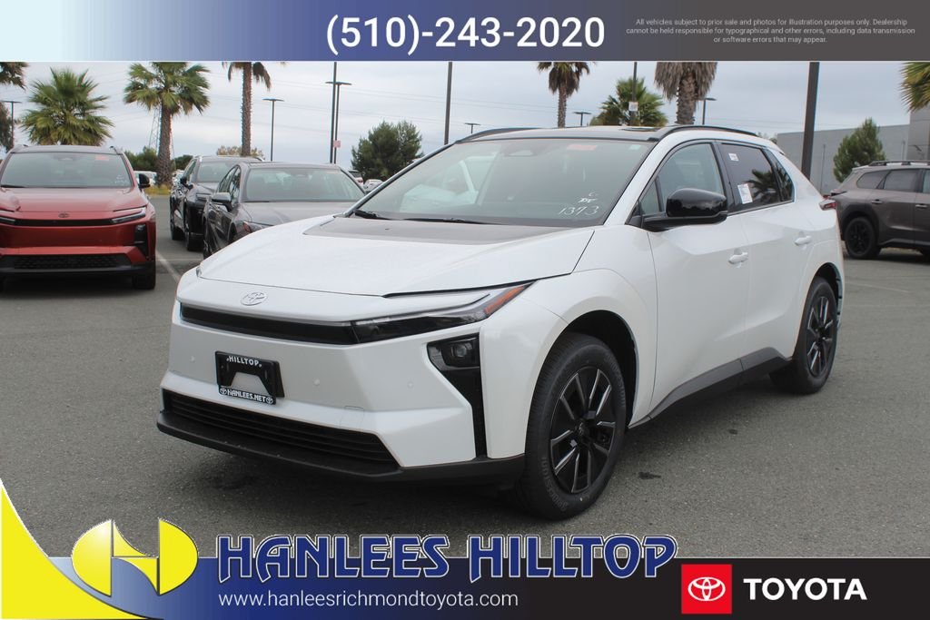 New 2026 Wind Chill Pearl <sup>1</sup> Toyota  XLE image 3