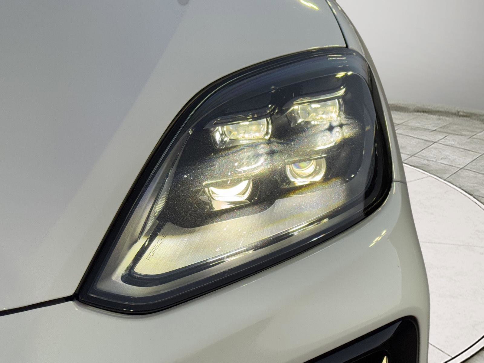 Used 2025 White Porsche  image 79
