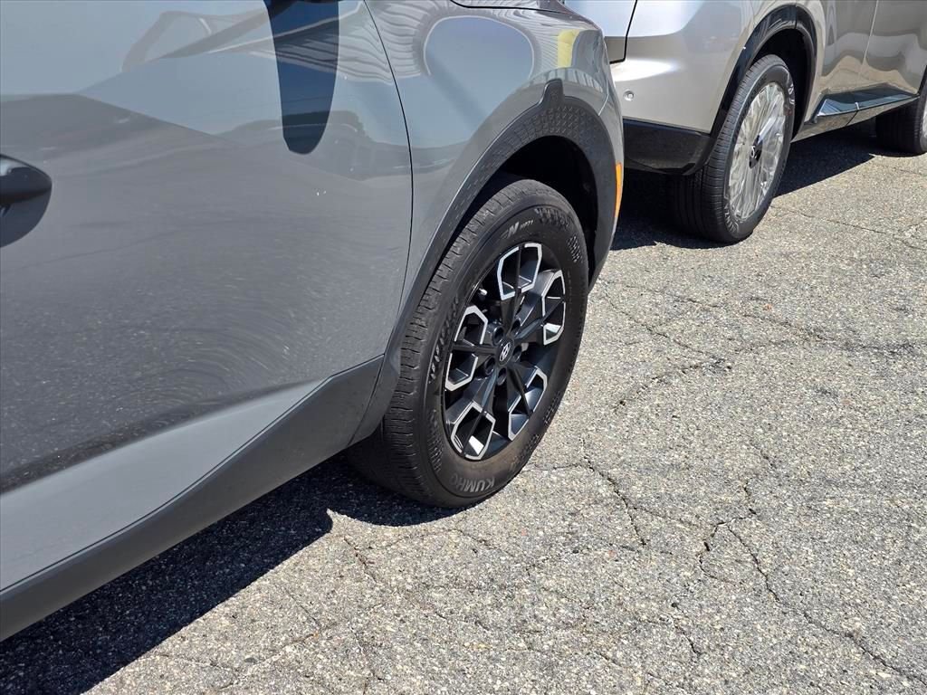 Used 2024 Gray Hyundai SEL image 17