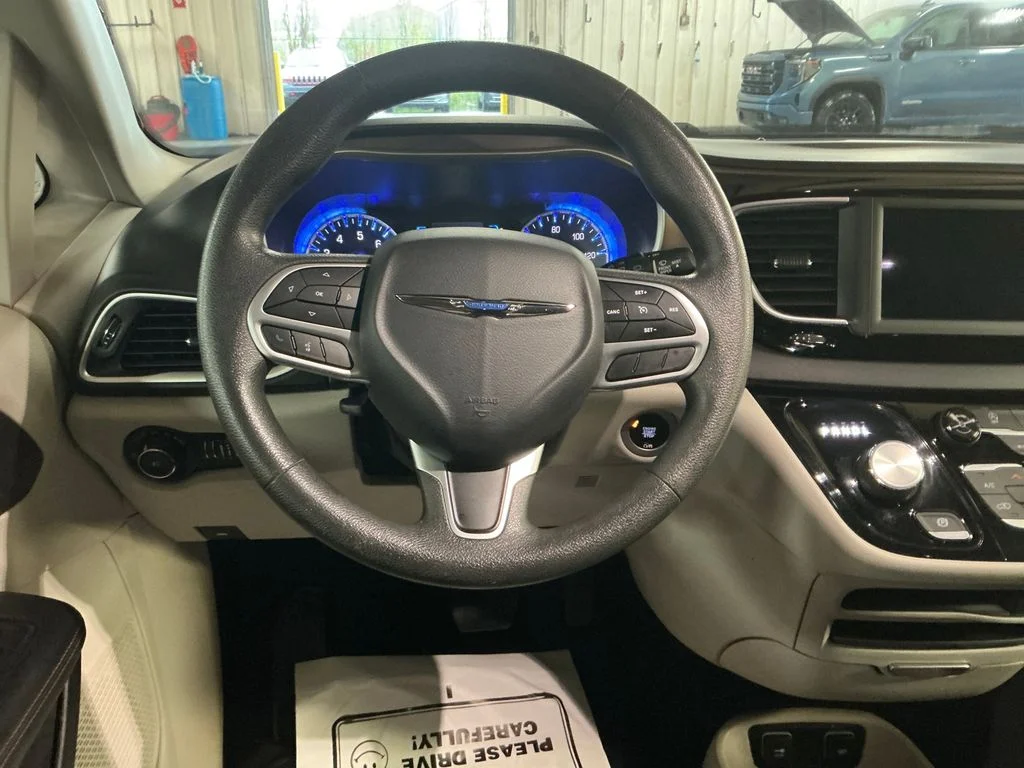 Used 2018 Gray Chrysler Touring Plus image 17