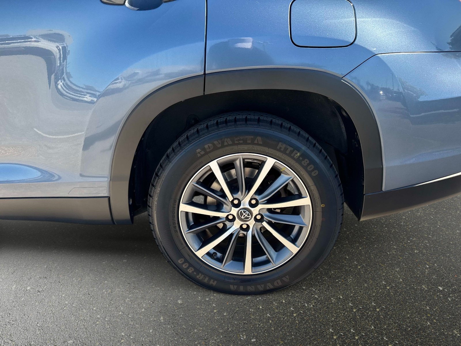 Used 2019 Shoreline Blue Pearl Toyota XLE image 10