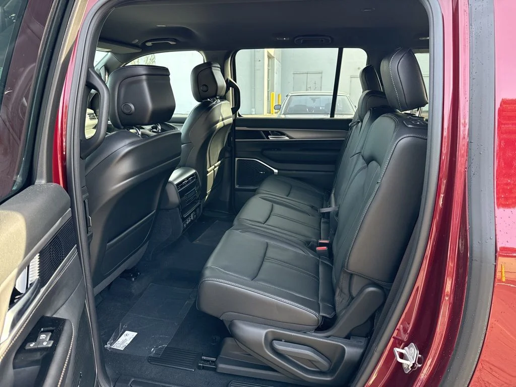 New 2026 Velvet Red Pearl-Coat Exterior Paint Jeep  image 45