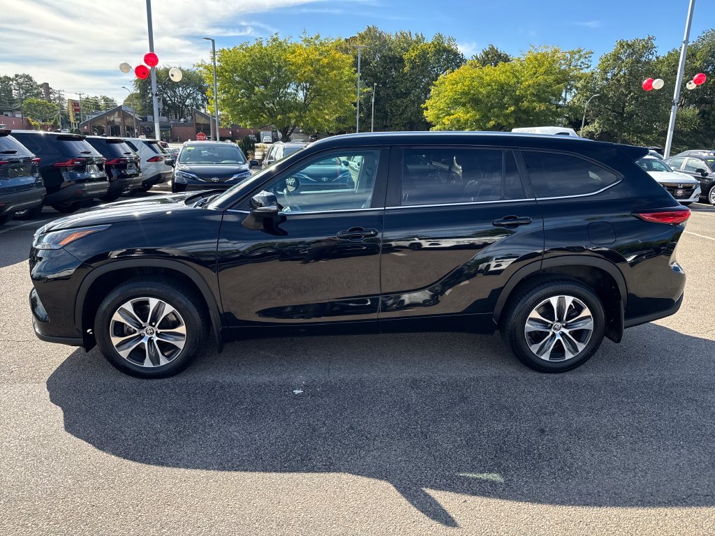 Used 2023 Black Toyota XLE image 4