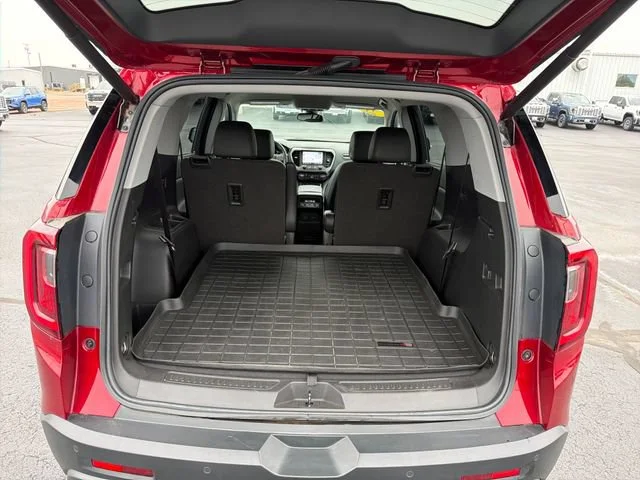 Used 2023 VOLCANIC RED TINTCOAT GMC AT4 image 27