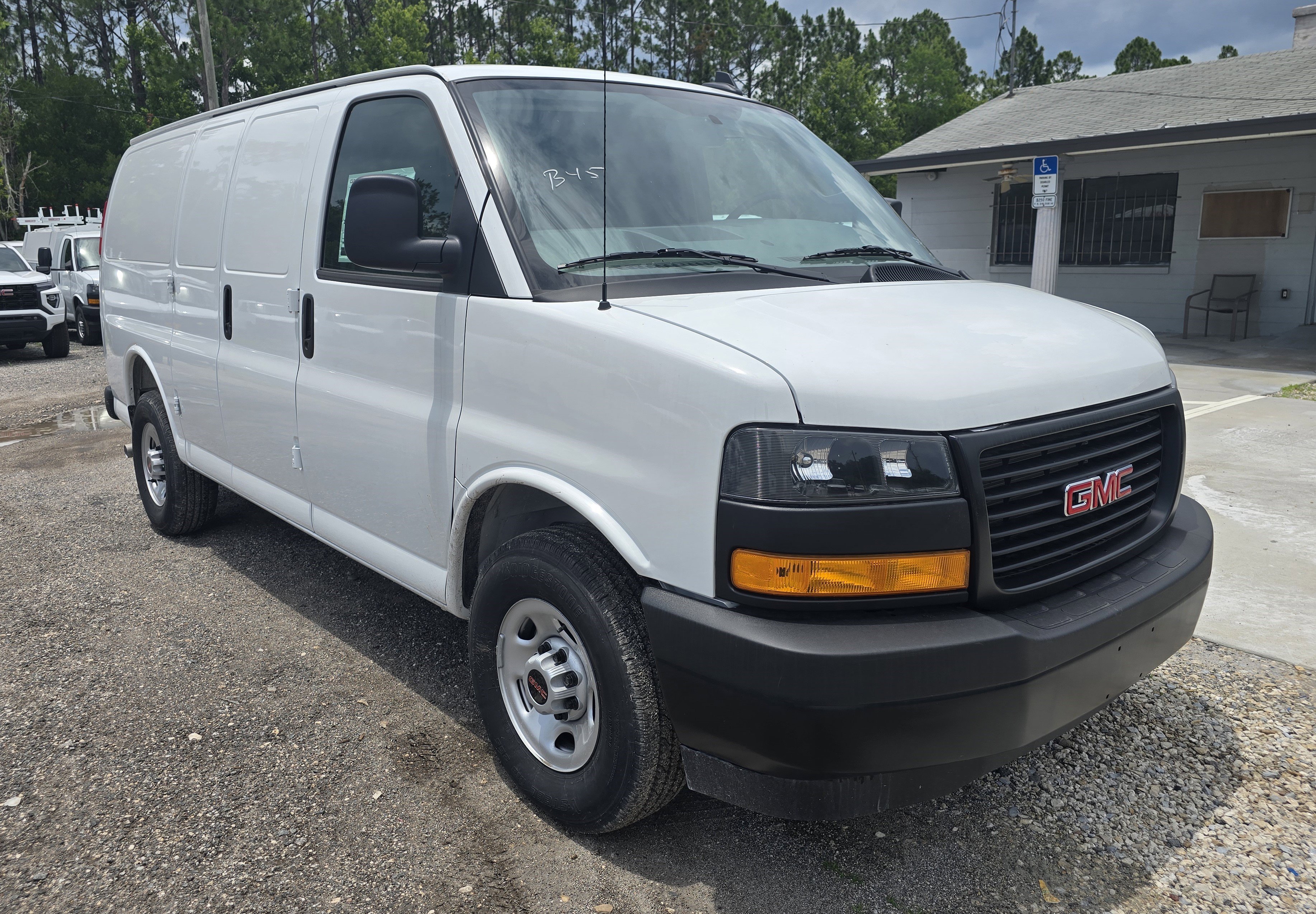 2025 GMC Savana Cargo Work Van - Photo 11