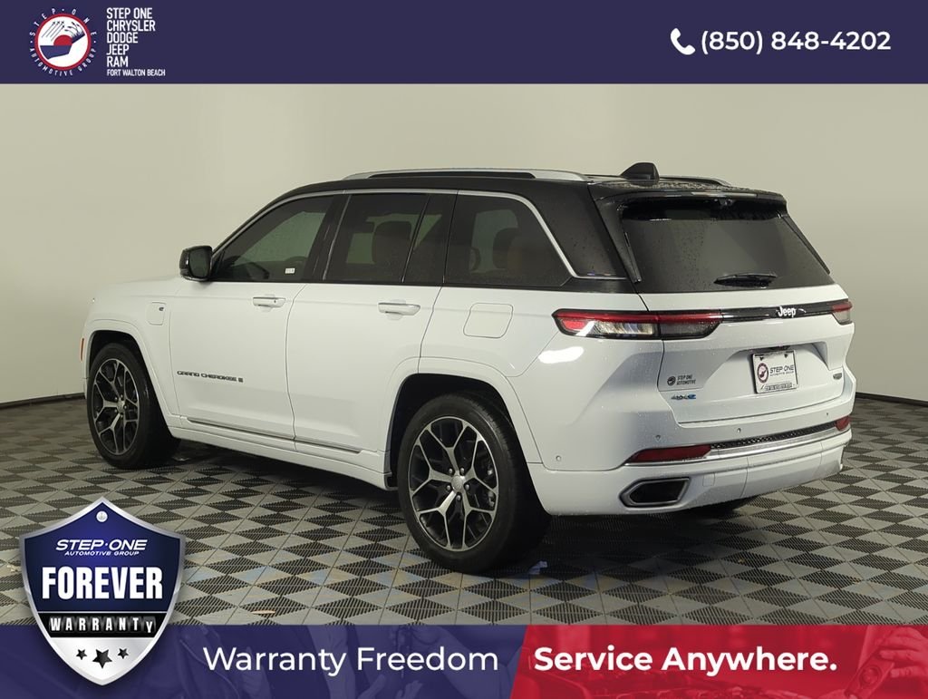 Used 2023 White Jeep Summit Reserve 4xe image 4