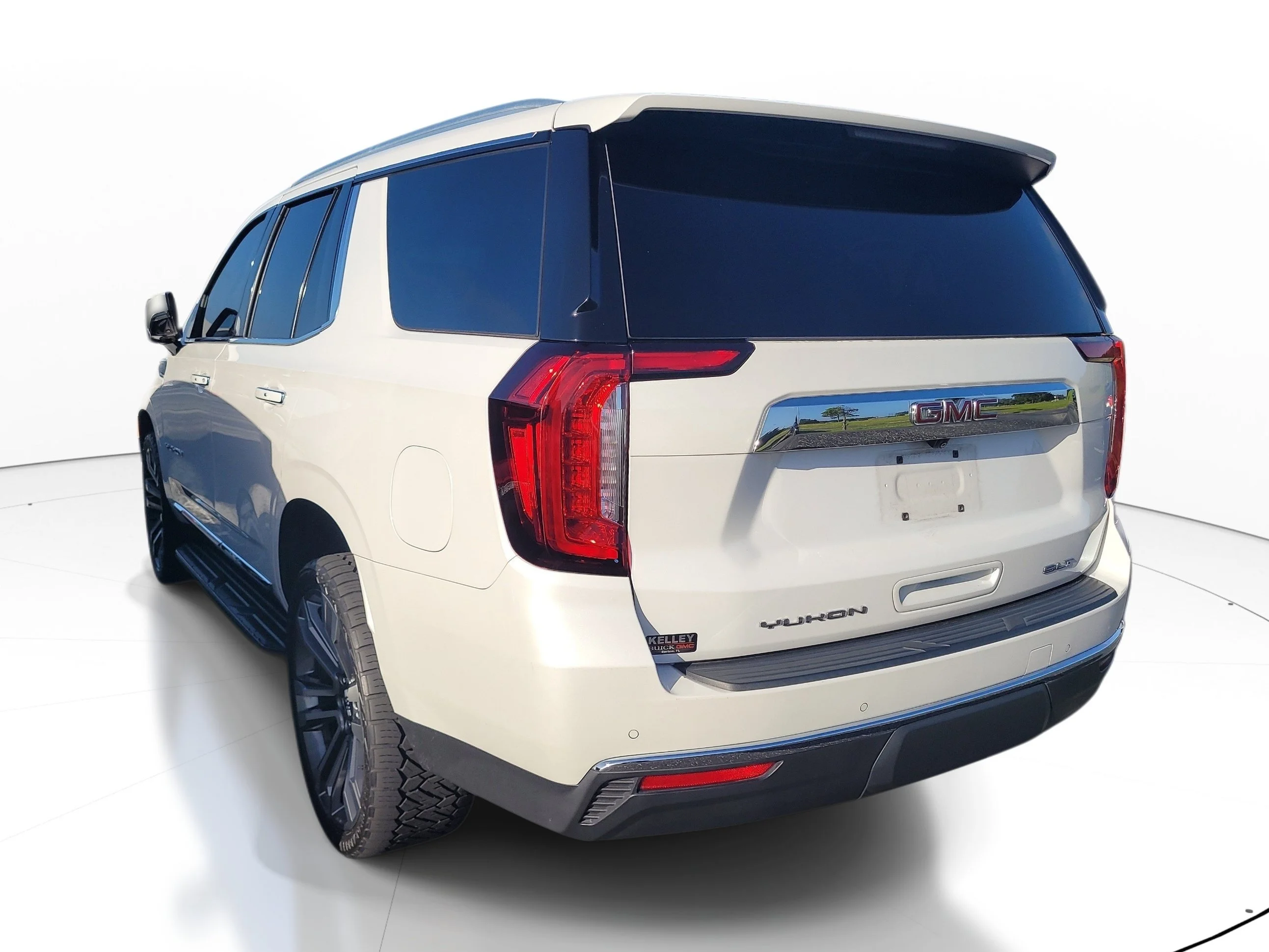 Used 2022  GMC SLT image 4