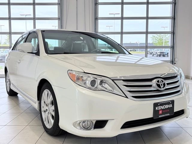 2011 Toyota Avalon Limited's photo