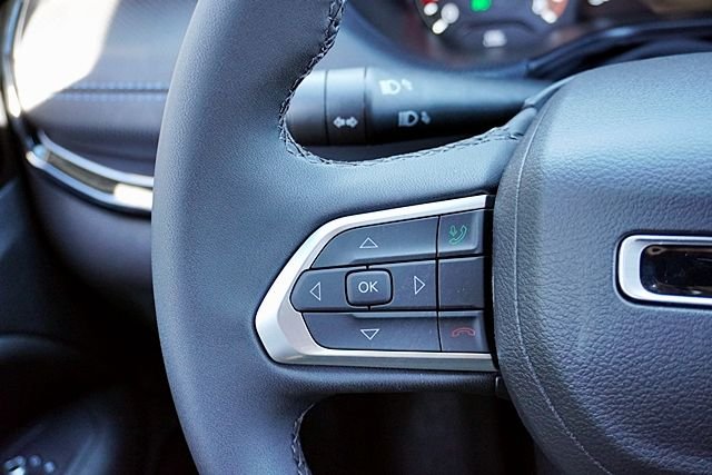 New 2026 Bright White Clearcoat Jeep Latitude image 36