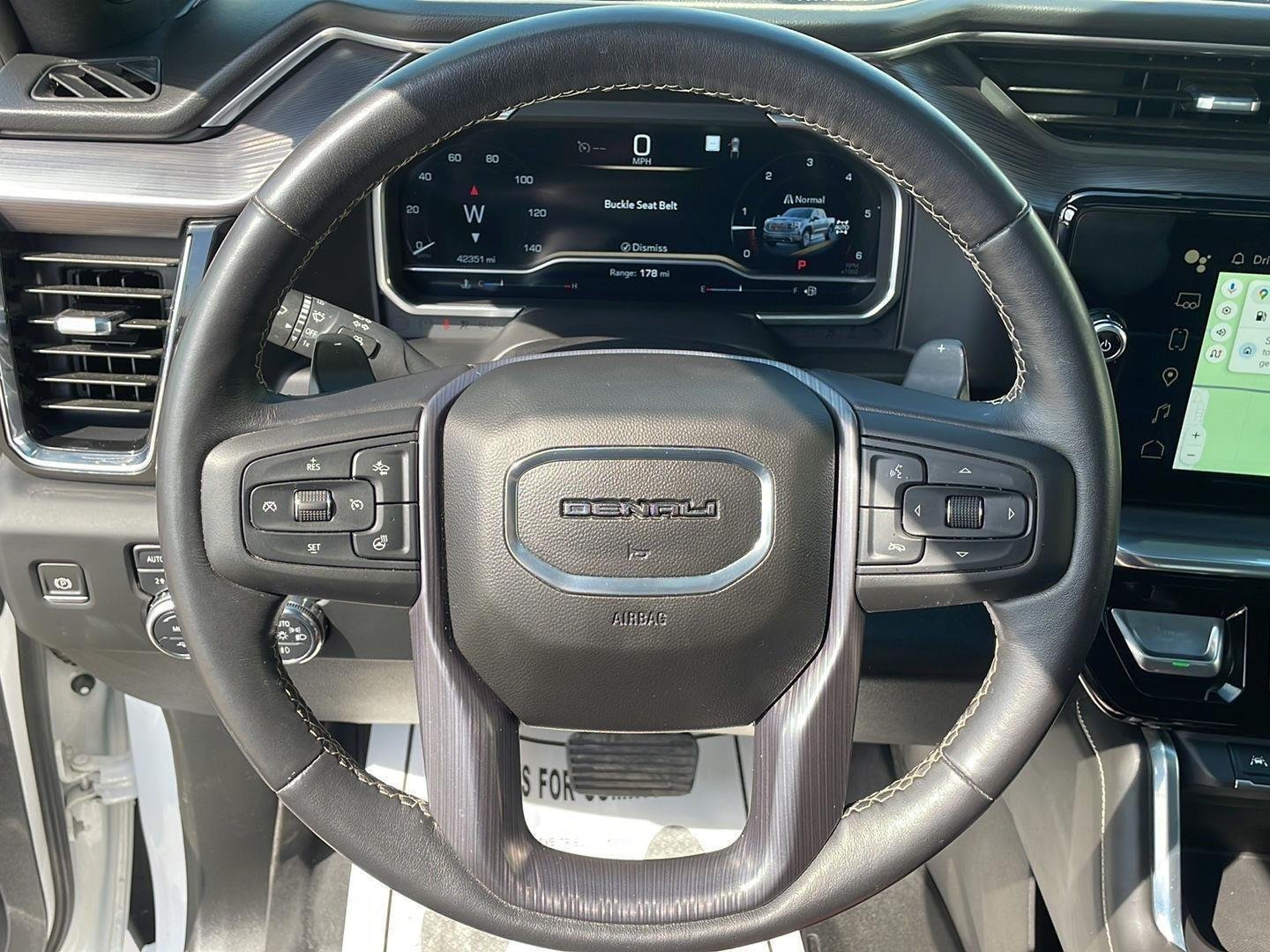 Used 2023 White Frost Tricoat GMC Denali Ultimate image 11