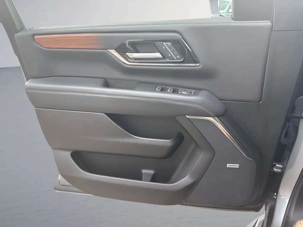 Used 2025 Silver GMC Denali image 30