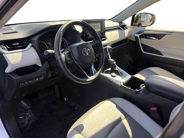 Used 2022 White Toyota Hybrid XLE Premium image 12