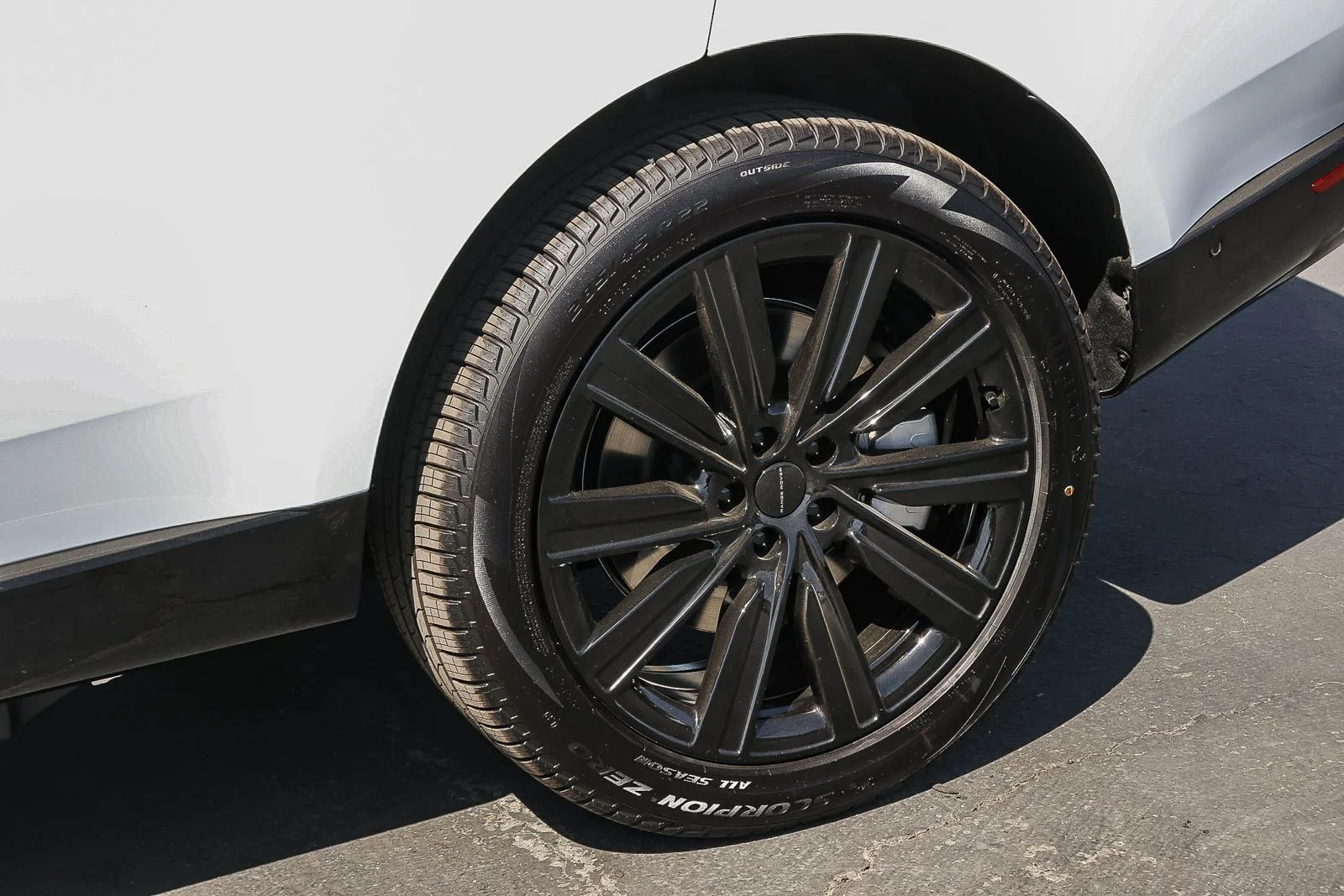 New 2026 Fuji White Land Rover SE image 10