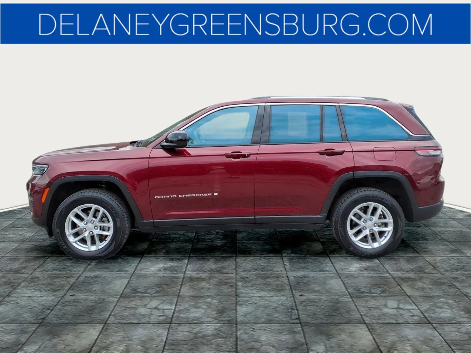 Used 2023 Velvet Red Pearlcoat Jeep Laredo image 7