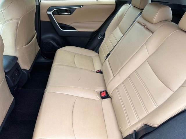 Used 2022 White Toyota XLE Premium image 15