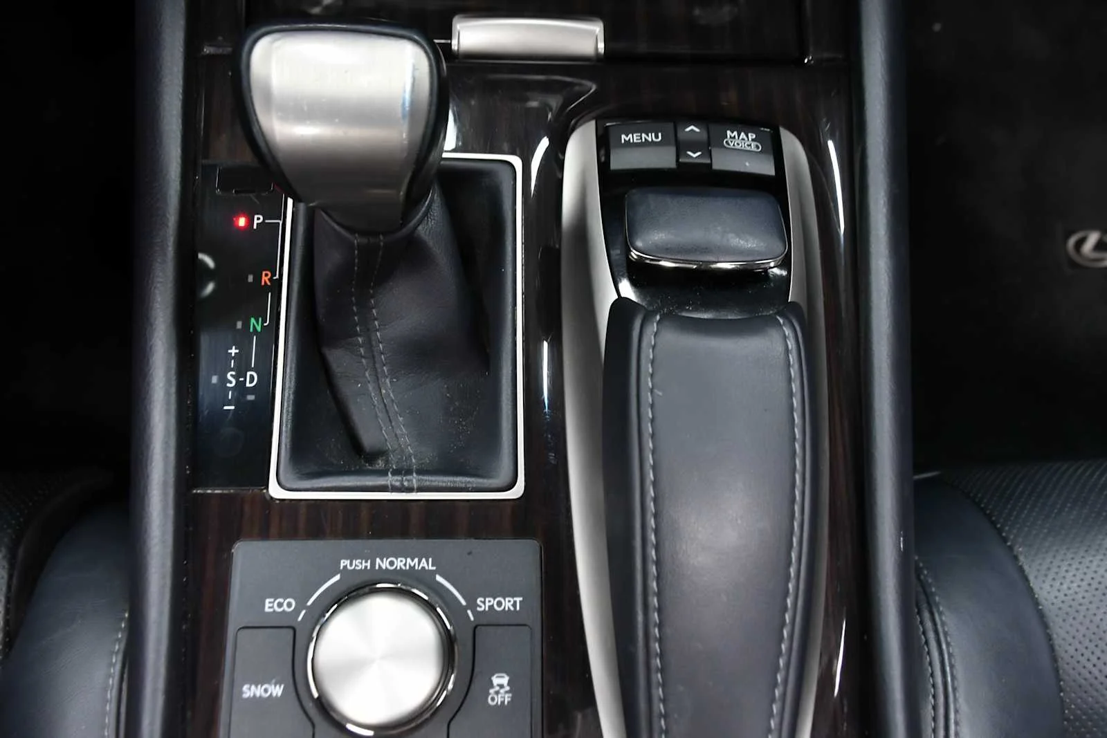 Used 2014 Matador Red Mica Lexus  image 23