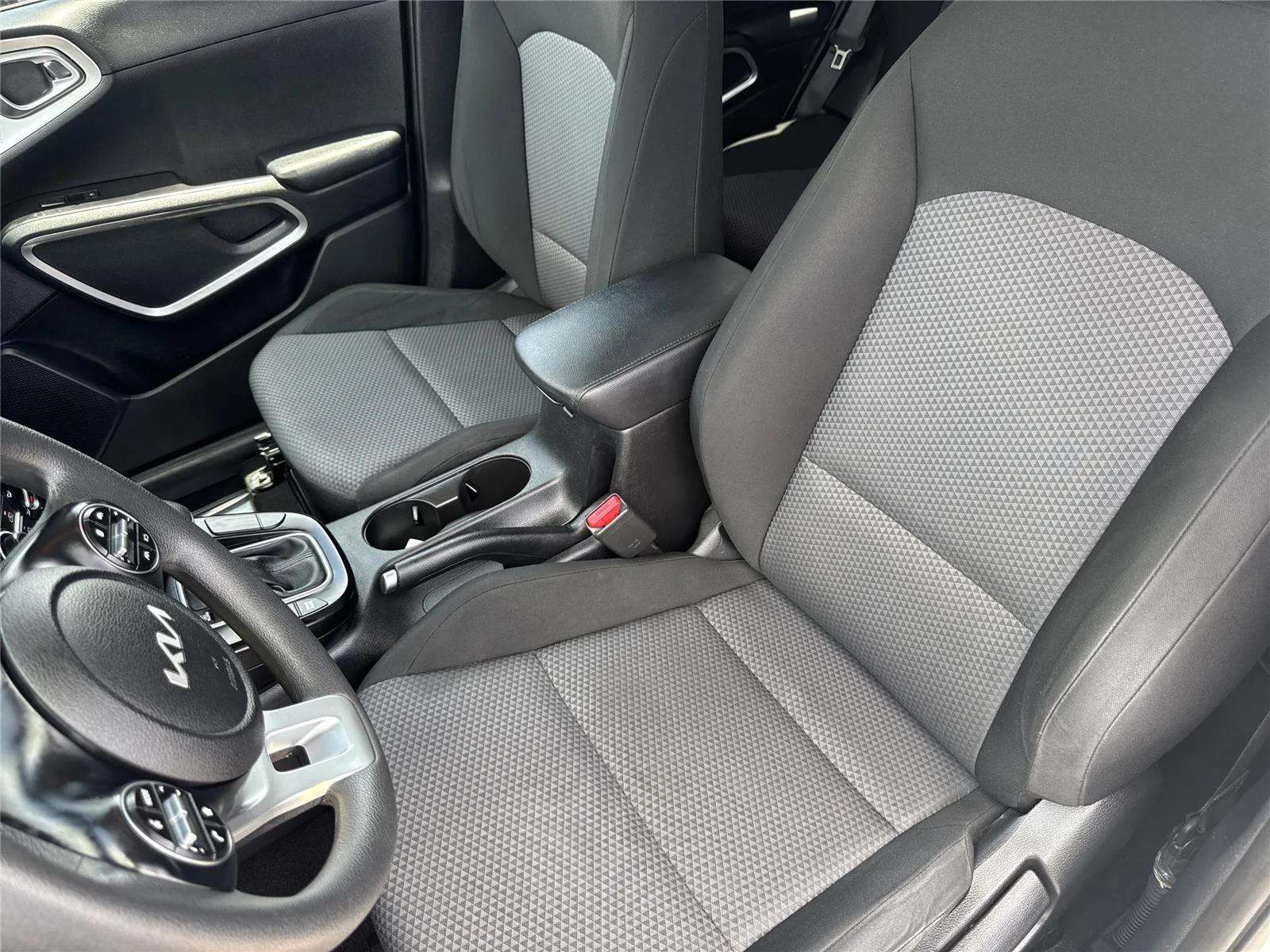 Used 2023 Snow White Pearl Kia LX image 11
