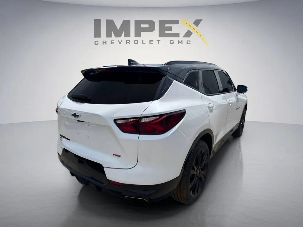 Used 2022 Iridescent Pearl Tricoat Chevrolet RS image 5
