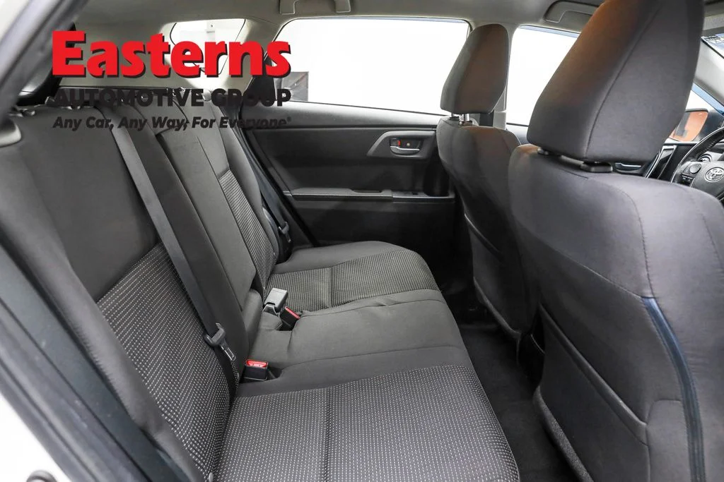 Used 2018 White Toyota Base image 21