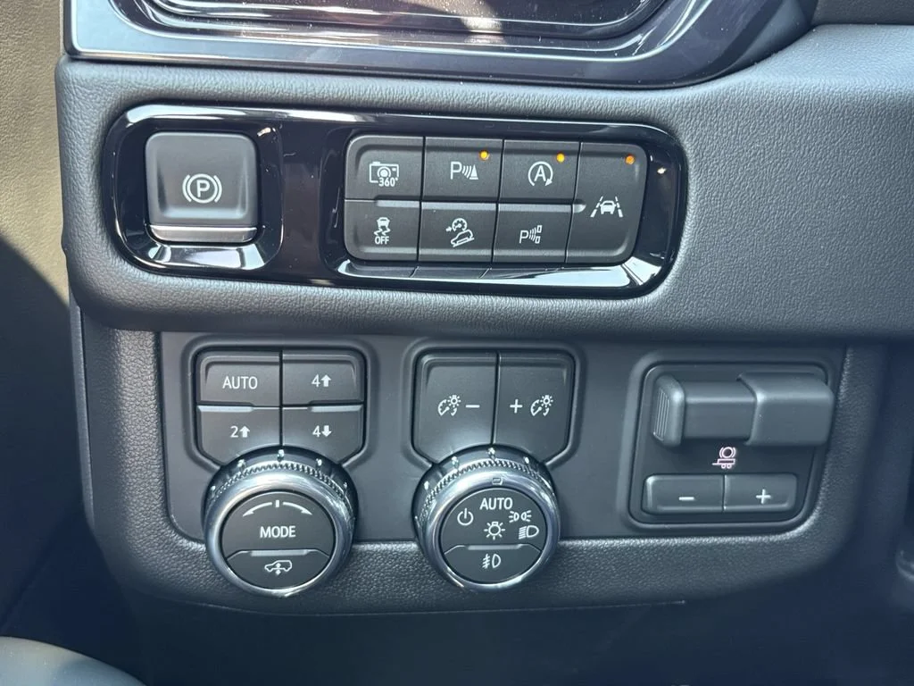 New 2026 Summit White GMC AT4 image 17