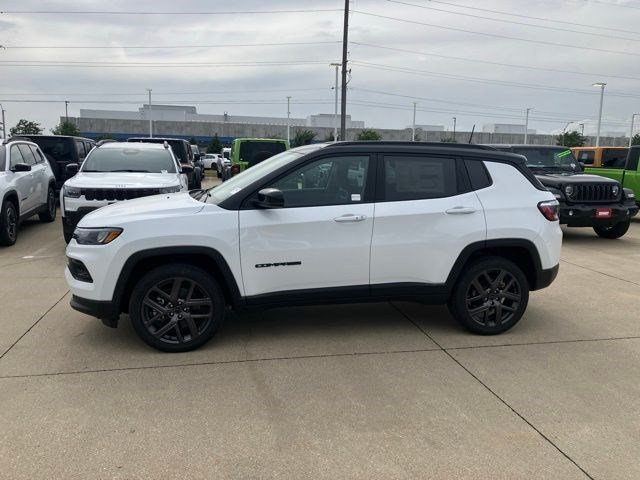 New 2026 Bright White Clear-Coat Exterior Paint Jeep Limited Altitude image 4