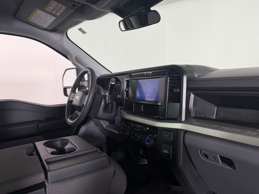 Used 2025 White Ford XL image 31