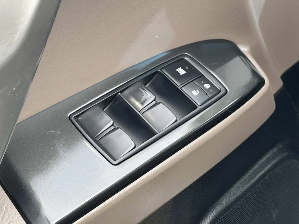 Used 2023 White Lexus 460 image 20