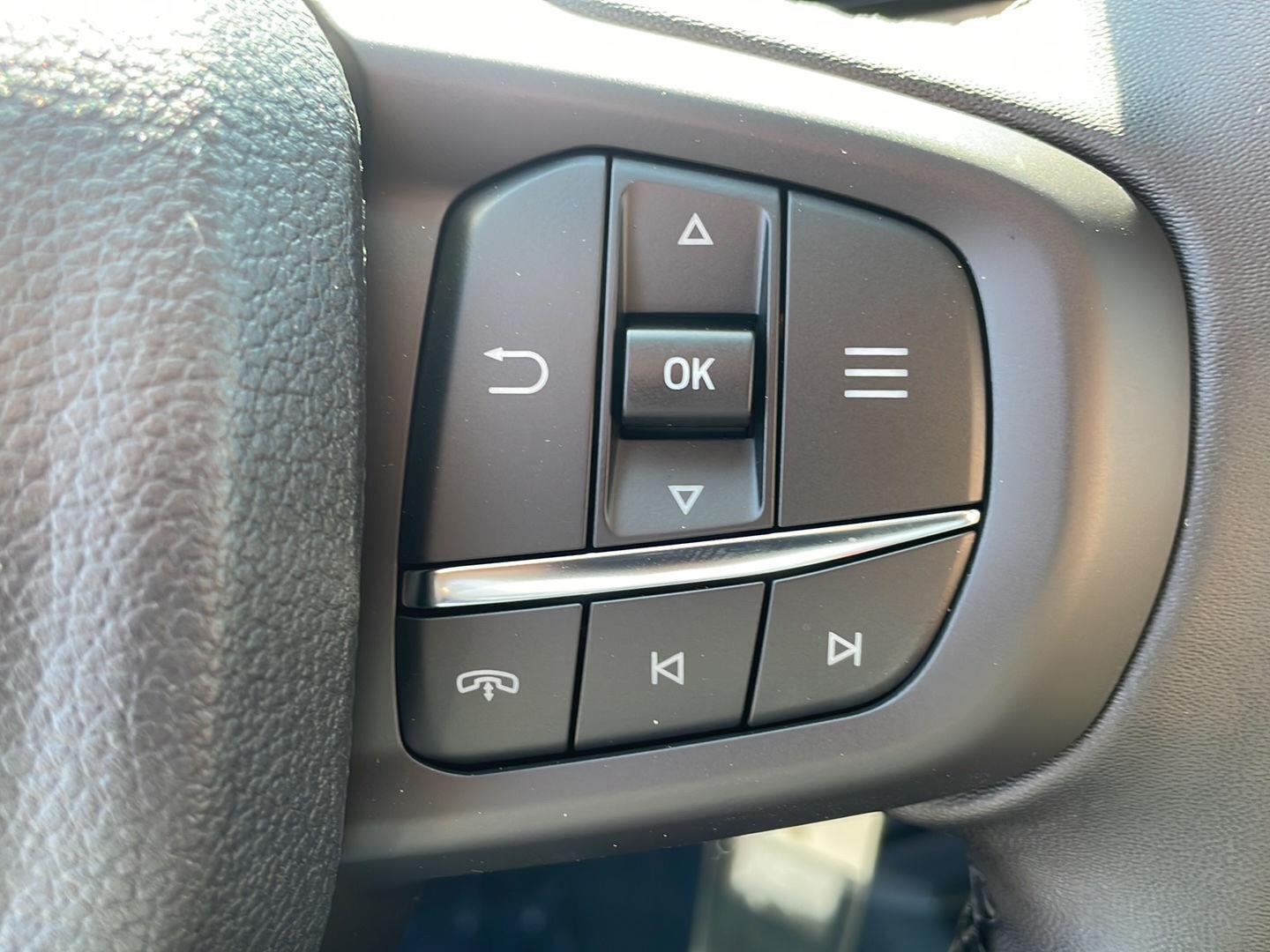 New 2026 Oxford White Ford XLT image 15