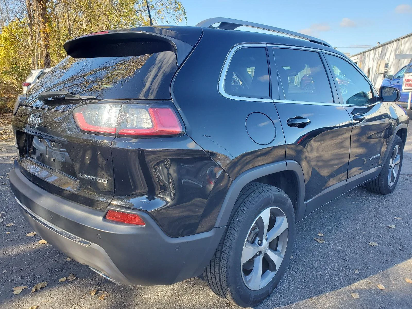 Used 2021 Diamond Black Crystal Pearlcoat Jeep Limited image 2