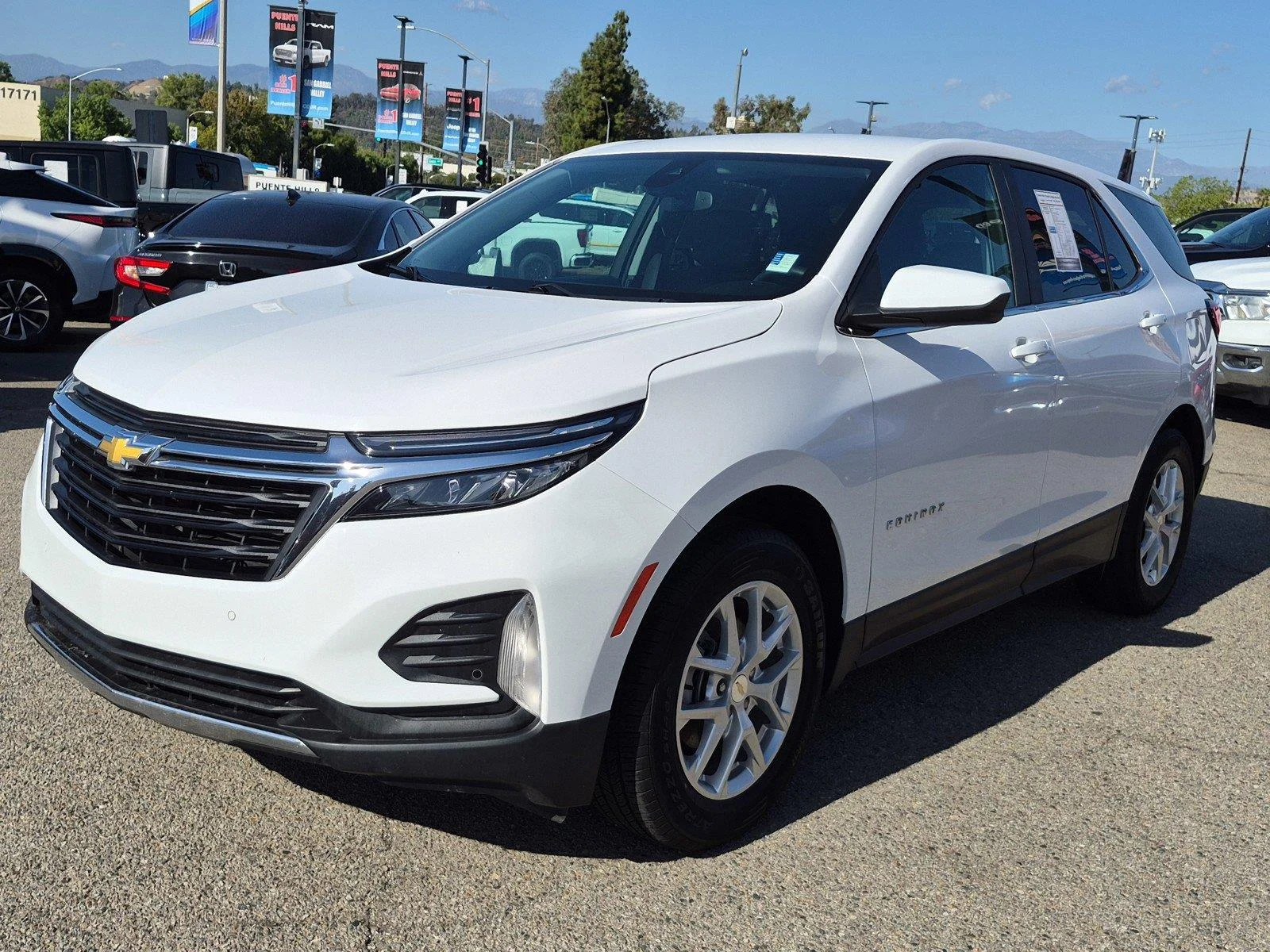 Used 2024 Summit White Chevrolet LT image 3