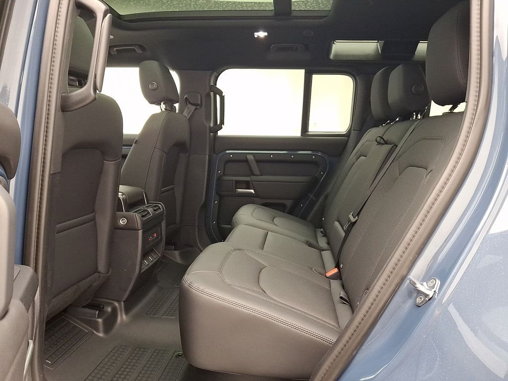 New 2026 Tasman Blue LAND ROVER S image 6