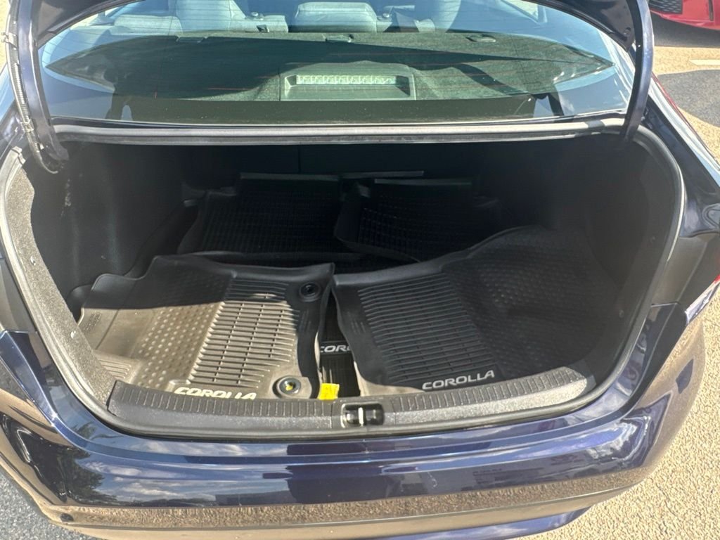 Used 2021  Toyota LE image 27