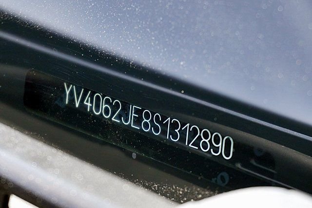 Used 2025 Black Volvo B6 Plus 6-Seater image 37