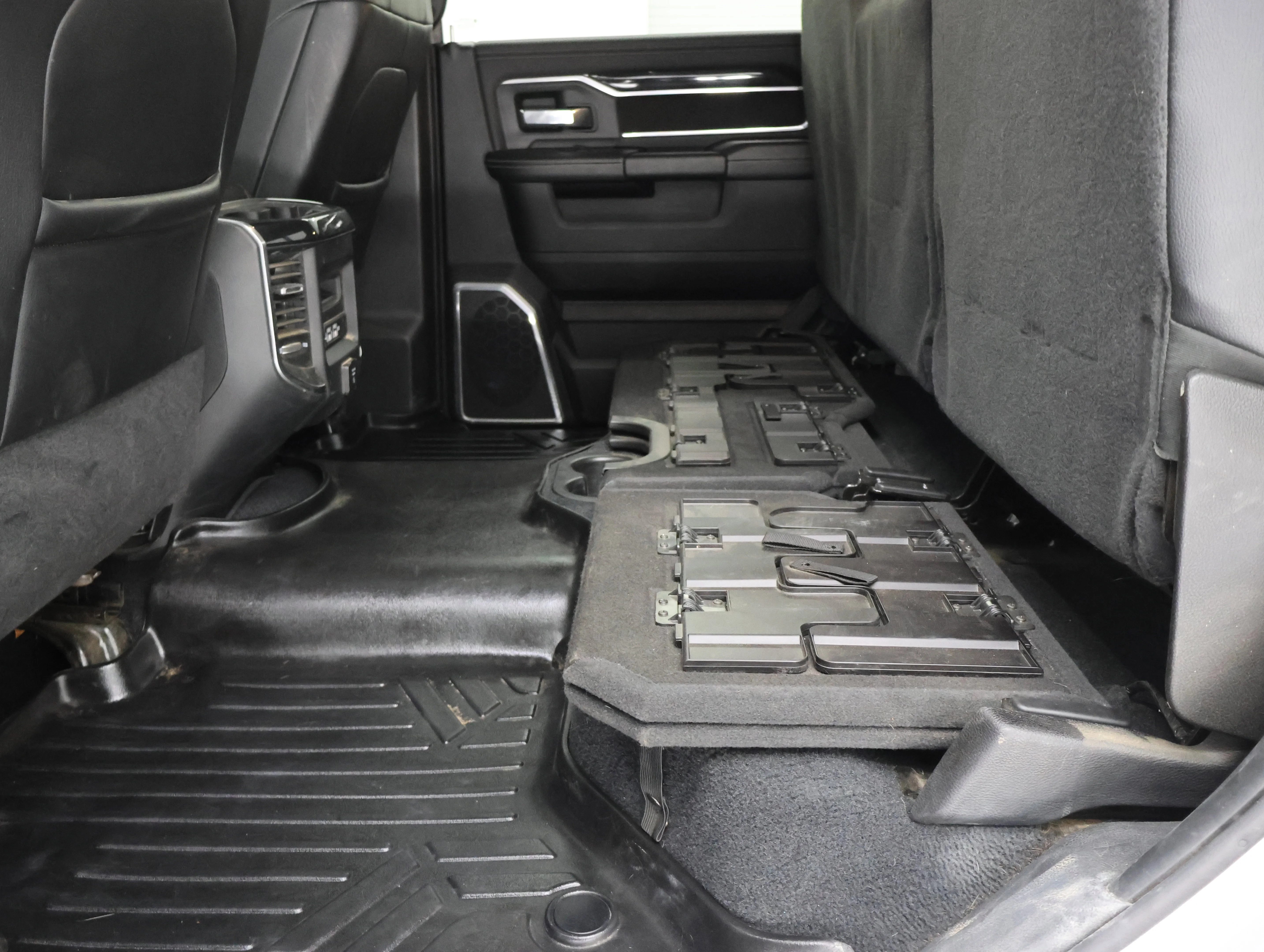 Used 2020 Billet Silver Metallic Clearcoat Ram Laramie image 41