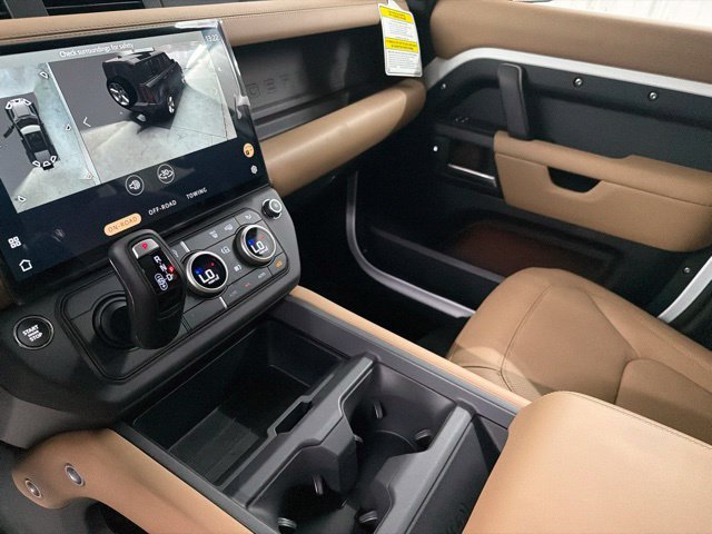 New 2026 Fuji White Land Rover X-Dynamic SE image 33