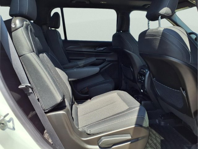New 2026 Bright White Clear-Coat Exterior Paint Jeep Laredo image 16