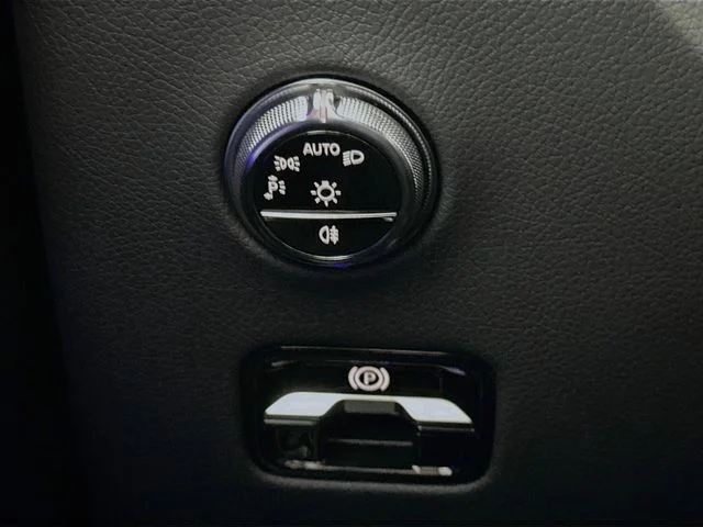 Used 2026 Gray Mercedes-Benz GLC 300 image 10