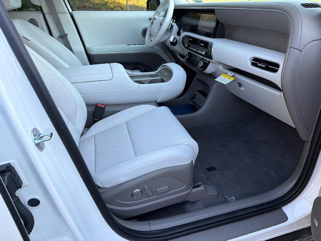 New 2026 White Hyundai SEL Premium FWD image 13