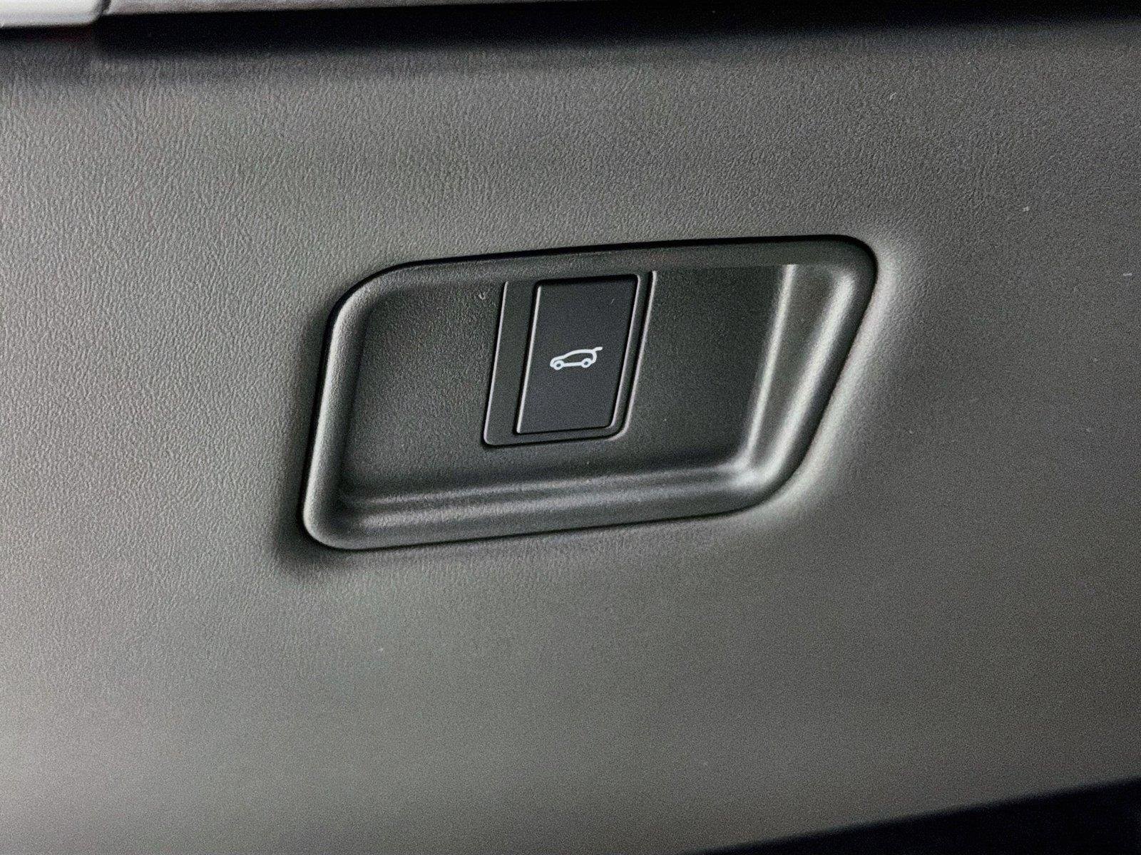 New 2027 Carpathian Grey Land Rover SE image 10