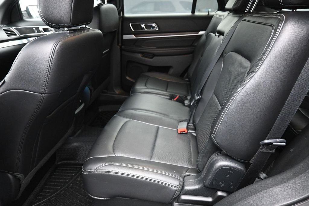 Used 2017 White Ford Limited image 10