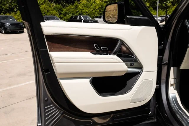 New 2026  Land Rover SE image 53