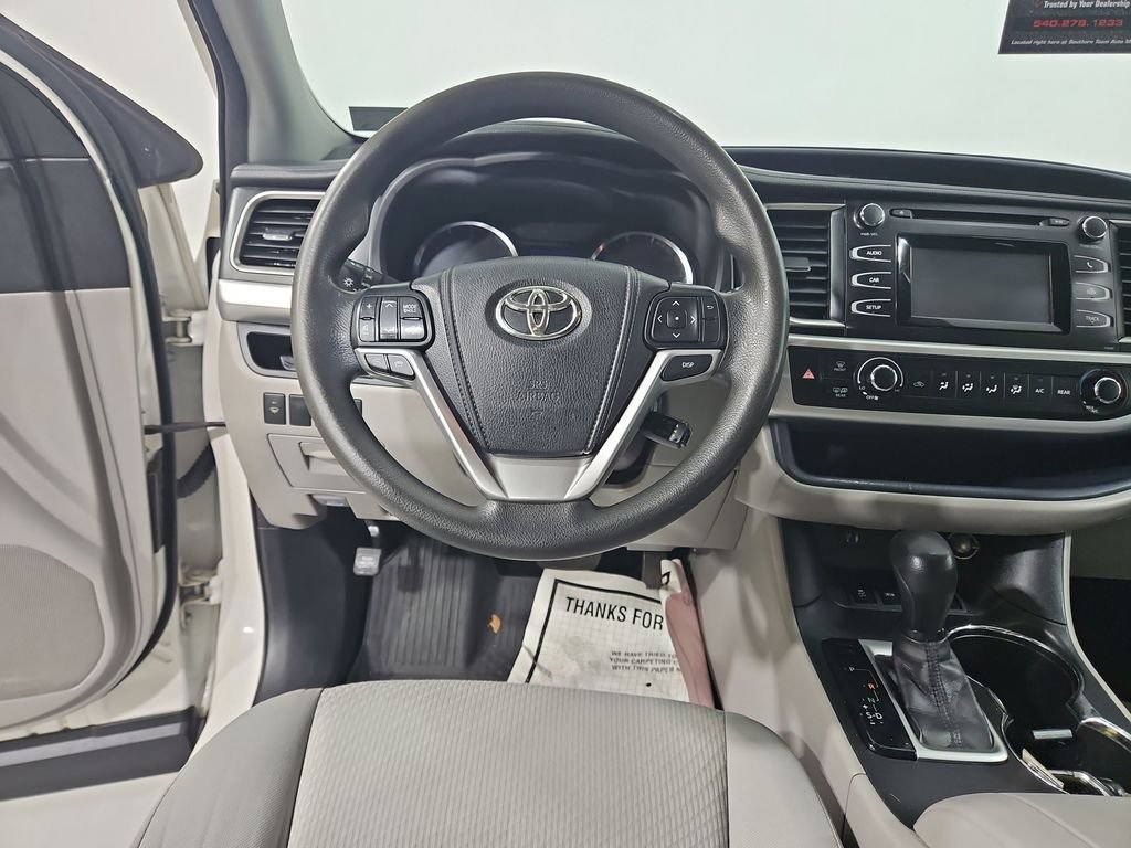 Used 2014 White Toyota LE image 14