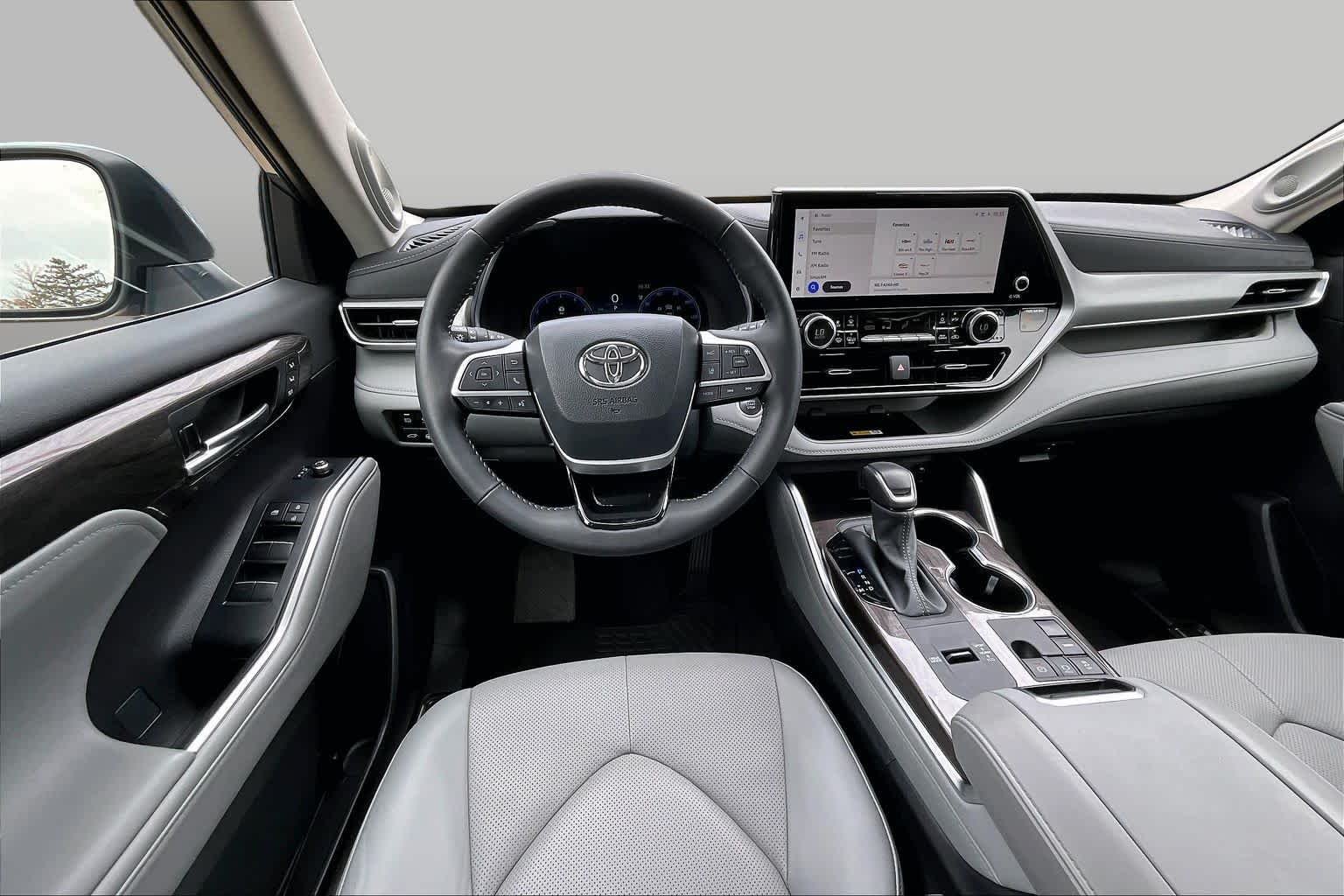 Used 2024 Moon Dust Toyota Platinum image 5