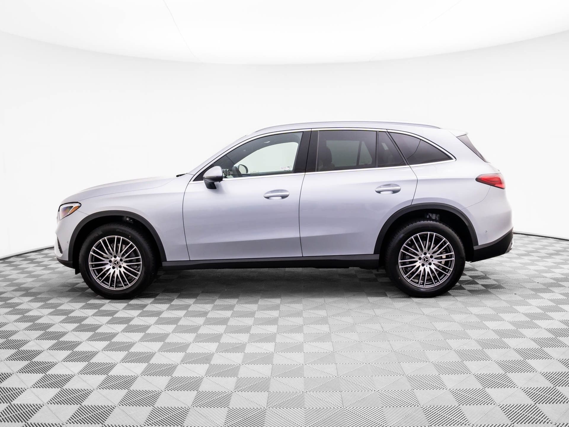 New 2026 Silver Mercedes-Benz GLC 300 image 2
