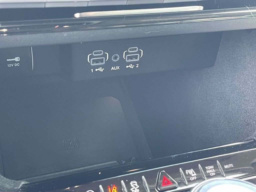 Used 2022 White Jeep Series II image 21