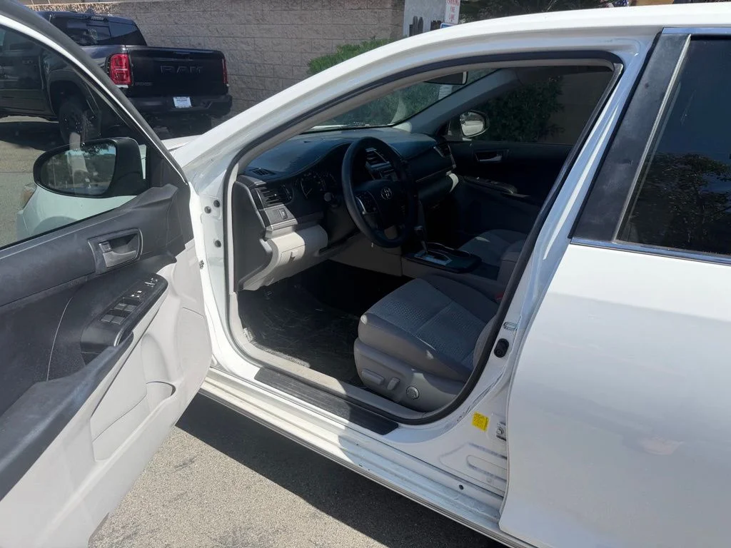 Used 2012 White Toyota LE image 16
