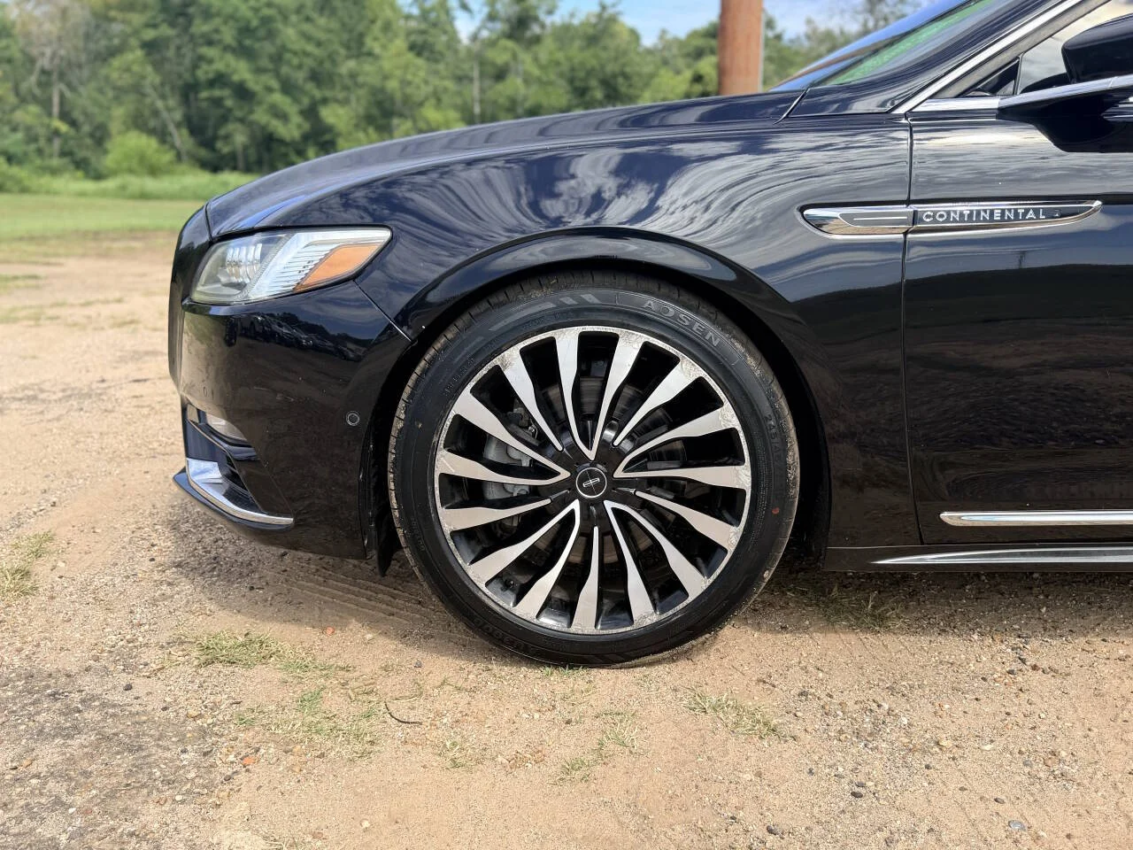 Used 2017 Black Lincoln Black Label AWD 4dr Sedan image 10