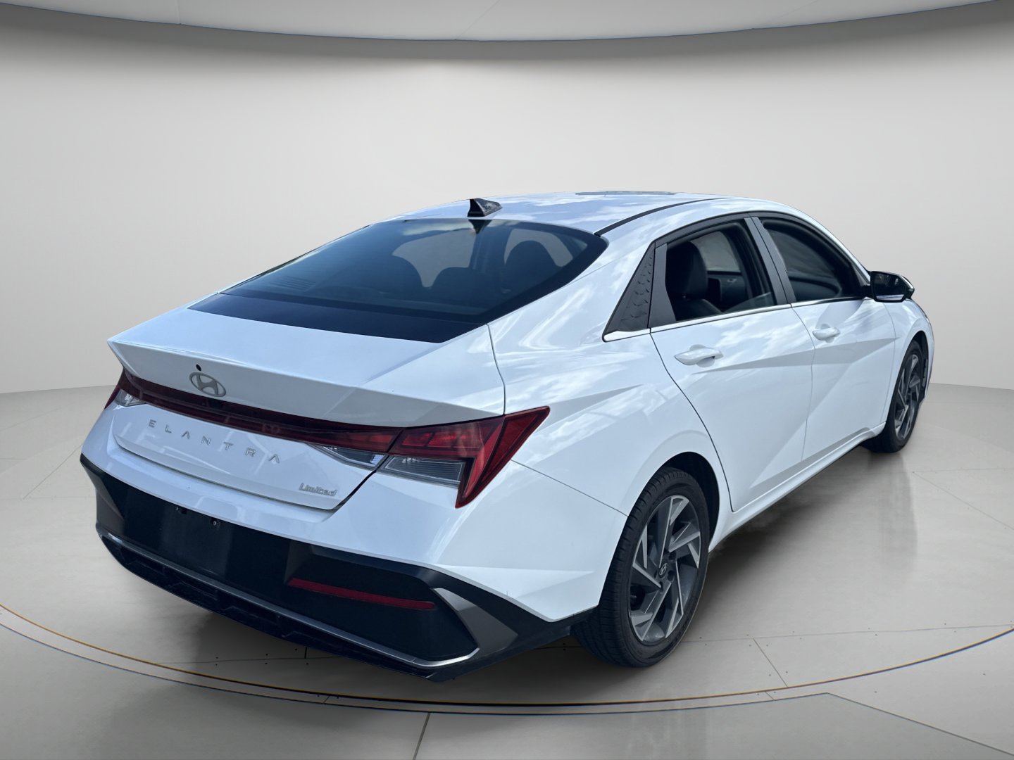 Used 2025 Serenity White Hyundai Limited image 7